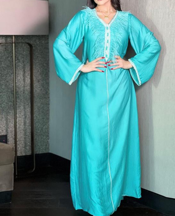 Gamis kerja dengan model A-line dan hiasan pita